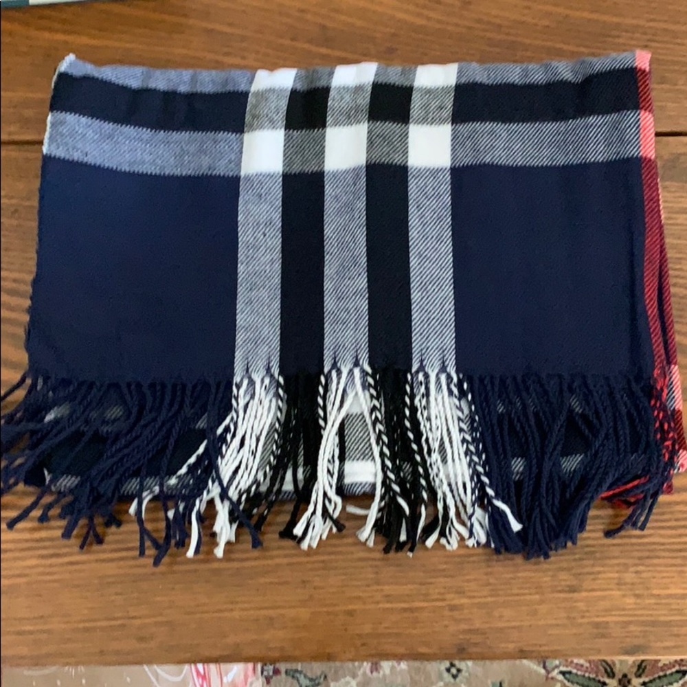 Beautiful scarf - Picture 2 of 3